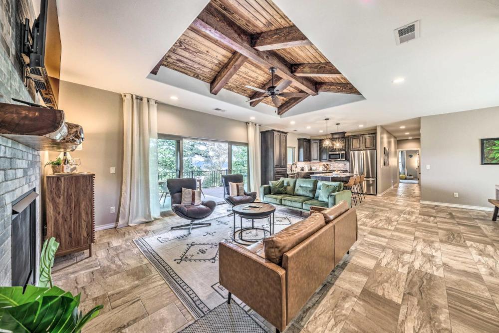 Modern Mtn Retreat, Walk to Lake and Trails!